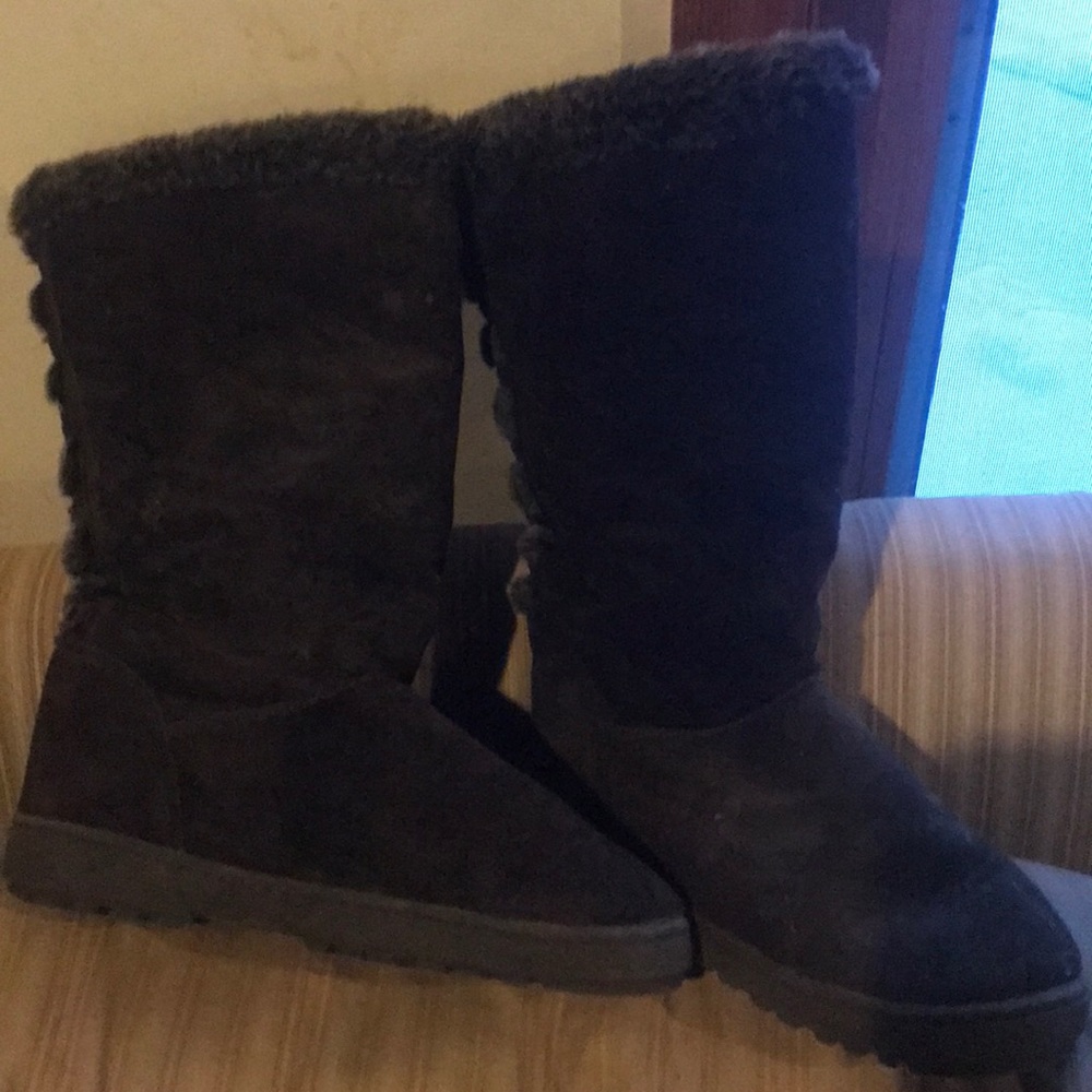 Boots - Picture 3 of 7